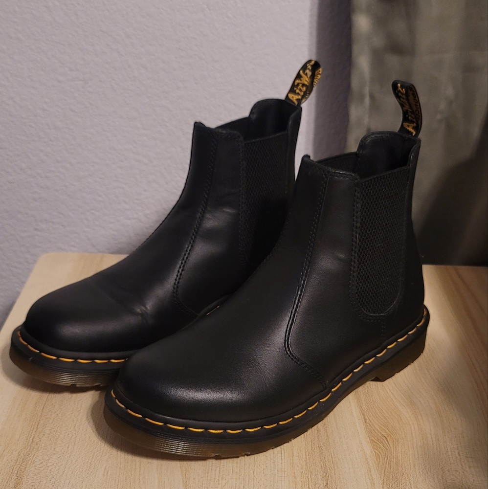 Dr. Marten 2976 Chelsea Boot - Black